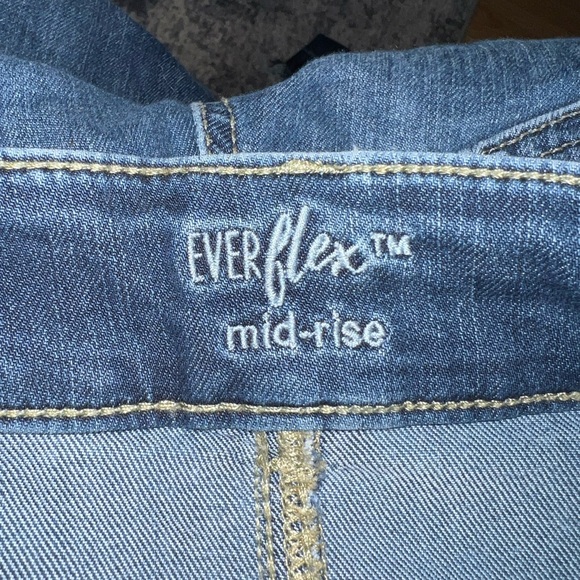 EverFlex Mid-Ride Ankle Jeans - Picture 2 of 3
